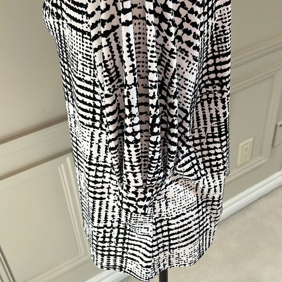 H & M Boat Neck Top (Black & White pattern) Top with 3/4 length sleeves - Picture 3 of 5